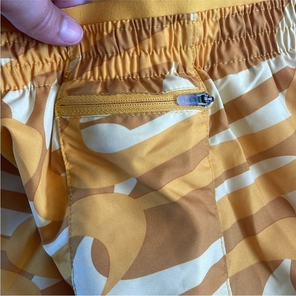 Nike Dri-Fit Size Medium Yellow Clash Tempo Shorts. - Picture 4 of 7